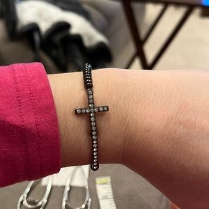 Stretch cross bracelet.